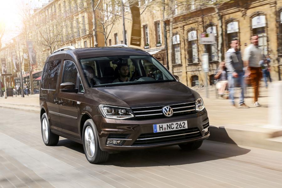  Volkswagen Caddy Highline 2015 года  (фото 12 из 19)